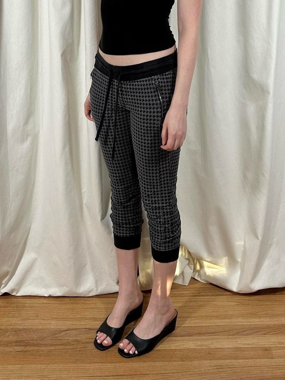 Low Rise Jogger Sweatpants - Picture 3 of 8